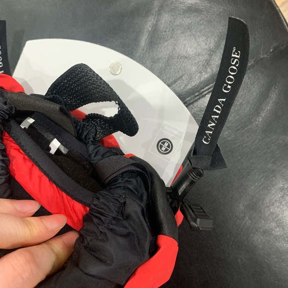 New Canada Goose Snow Mantra Mitt Red Men’s Medium - Picture 10 of 13